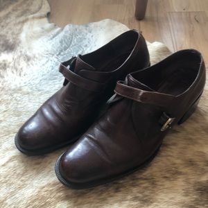 Vintage brown leather low-heeled dress shoes